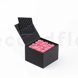 Box of 16 Preserved roses Pink