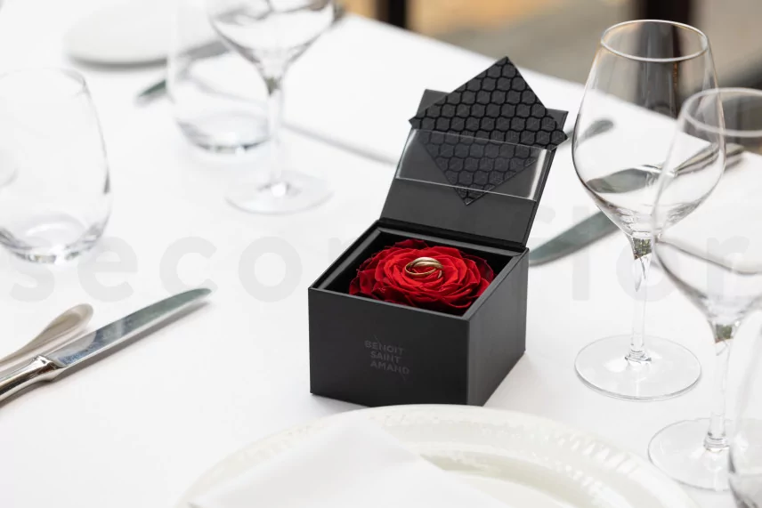 Preserved XXL rose in a box Red