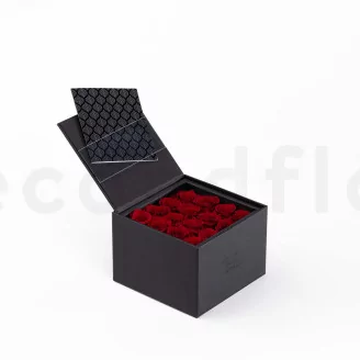 Box of 16 Preserved roses Red