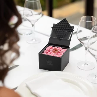 Box of 16 Preserved roses Pink