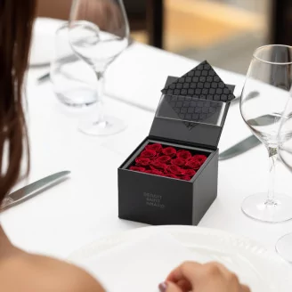 Box of 16 Preserved roses Red