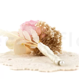 Boutonniere Pink