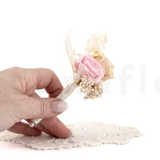Boutonniere Pink