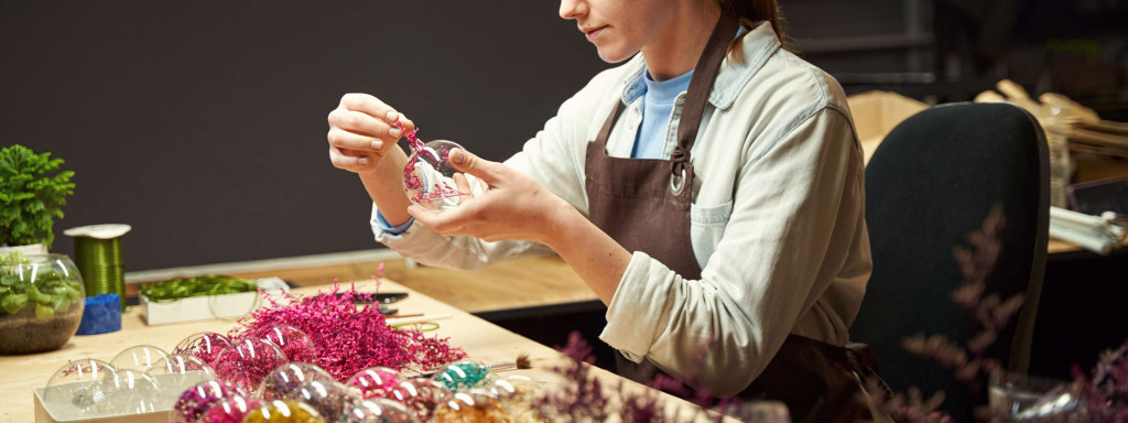 The beginner's guide to use preserved flowers