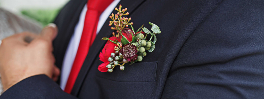 How to take your boutonnieres to a whole new level using preserved flowers ?