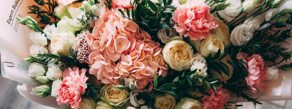 Dainty bouquets for trendy weddings